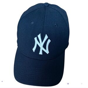 TEAM CLASSIC NEW ERA MLB NEW YORK YANKEES BASEBALL CAP HAT NAVY & WHITE SIZE M-L